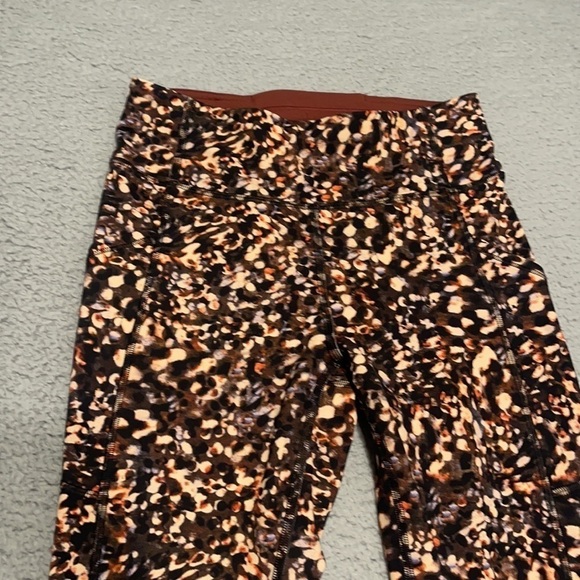 Lululemon Invigorate High-Rise Tight 25"
Motion Flux Multi size 6 - Picture 4 of 7